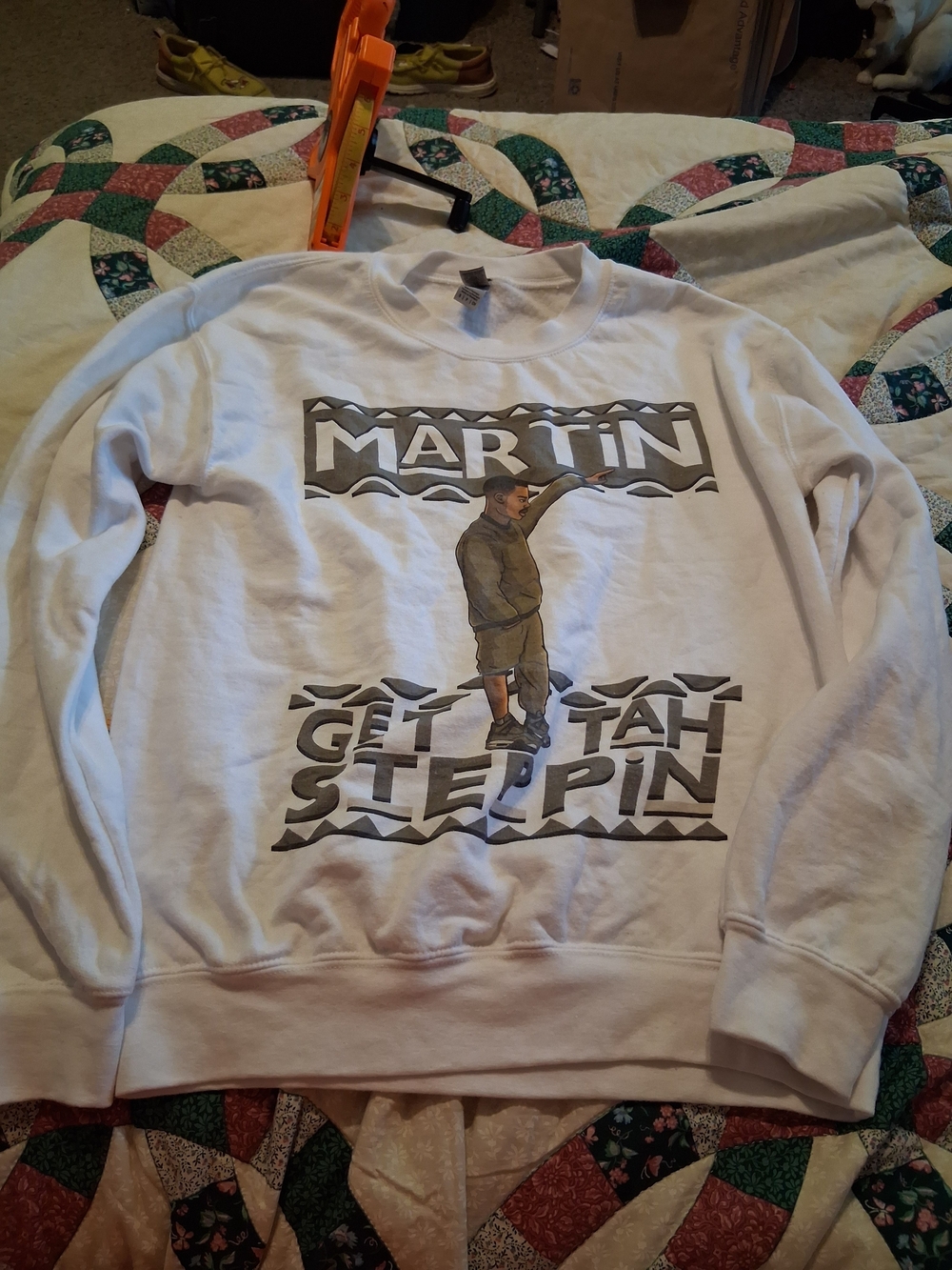 Gildan White Crewneck Sweatshirt with Gray Graphic "MARTIN GET TAH STEPPIN"
